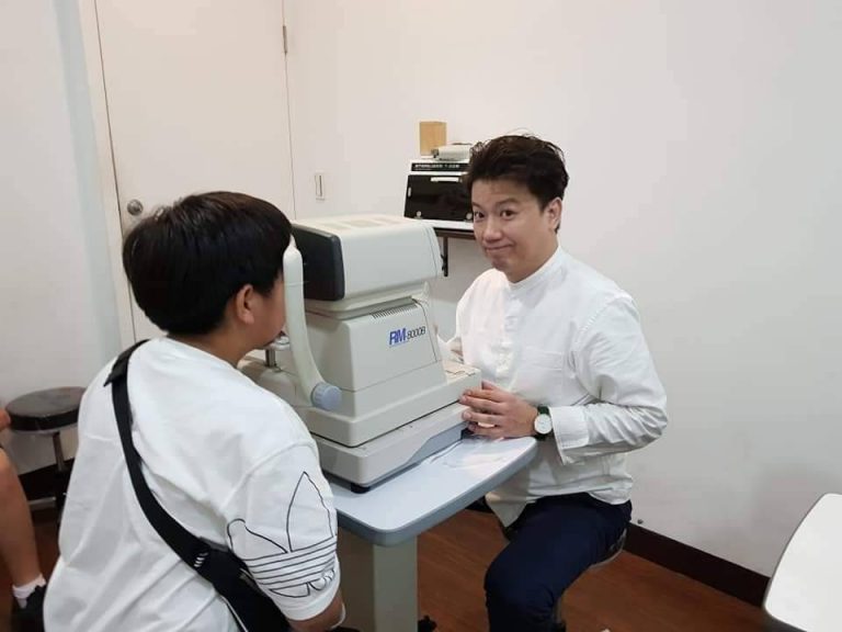 圖片說明：甘宗熙表示，找他配鏡之所以要先預約，是因為他慎重對待每位客人的眼睛，希望能有充足的時間做詳細的檢查和說明。