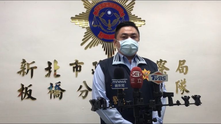 圖片說明：板橋分局偵查隊隊長陳盈元說明畫面。(記者林艾錡翻攝)