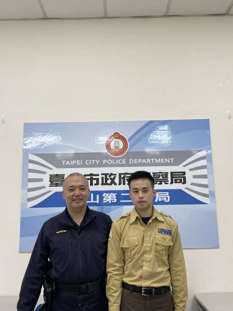 圖片說明:員警林哲宇(左)及替代役鄭承浩(右)呼籲民眾切勿以身試法。(記者葉鈞宇翻攝)