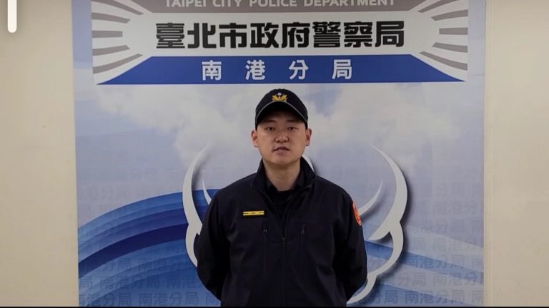 圖片說明：南港派出所所長方定工說明畫面。 (記者林鈞澤翻攝)