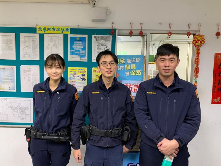 圖片說明：港墘派出所警員黃筱娟(左)、林勁甫(中)、警員王偉丞(右)。(記者劉芸圻翻攝)