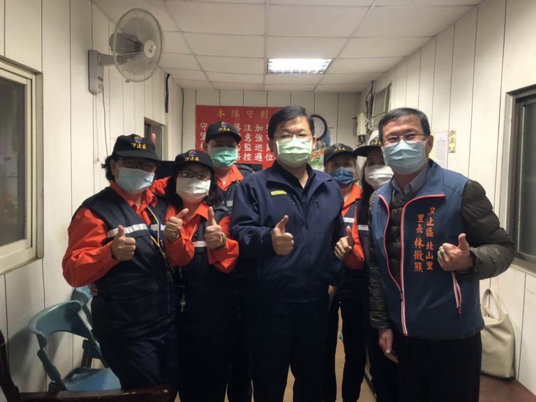 圖片說明：分局長林詮峰在4天之內逐一拜訪汐止區28隊巡守隊，傾聽意見，作為興利警政的措施作為。(記者趙靜姸翻攝)