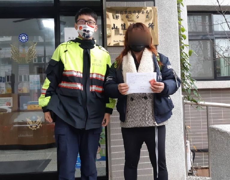 圖片說明：婦人為生計北漂打工，卻陷入身無分文窘境，只好求警方協助。（記者馬治薇翻攝）