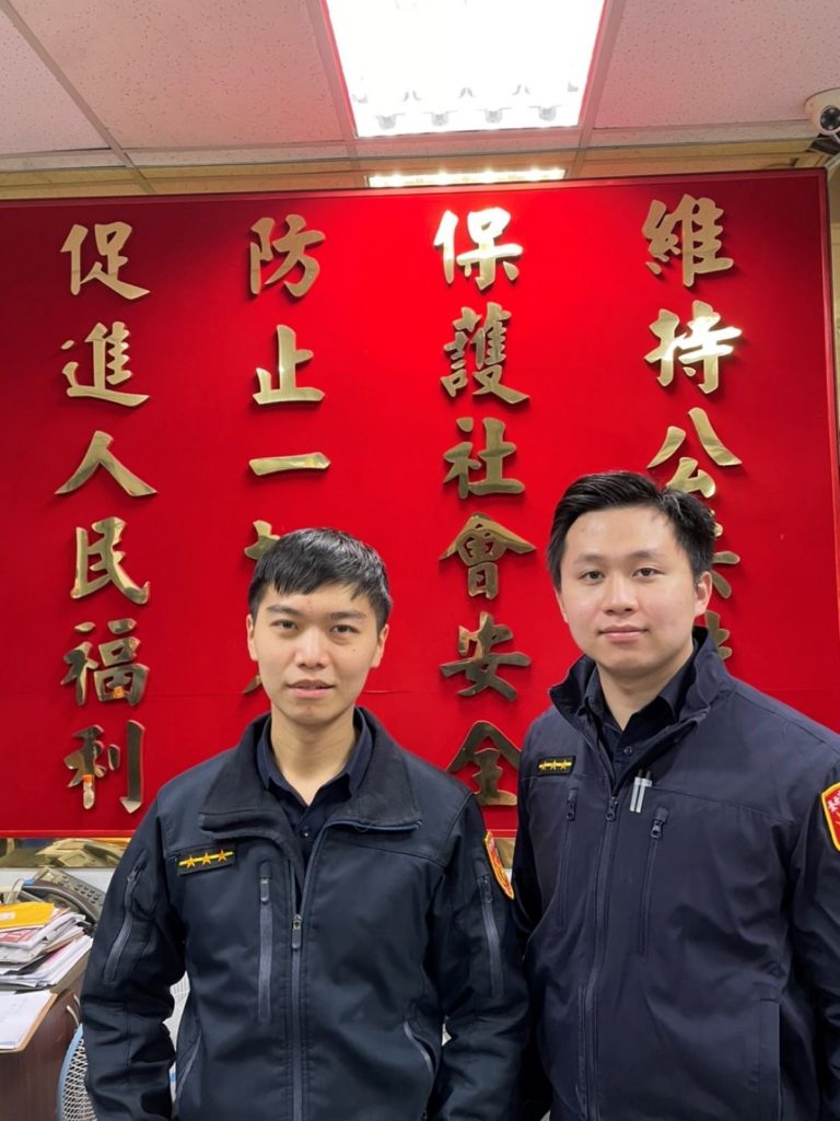 圖片說明：內湖派出所警員林奕和(左)、楊文彥(右)(記者徐歆媛翻攝)