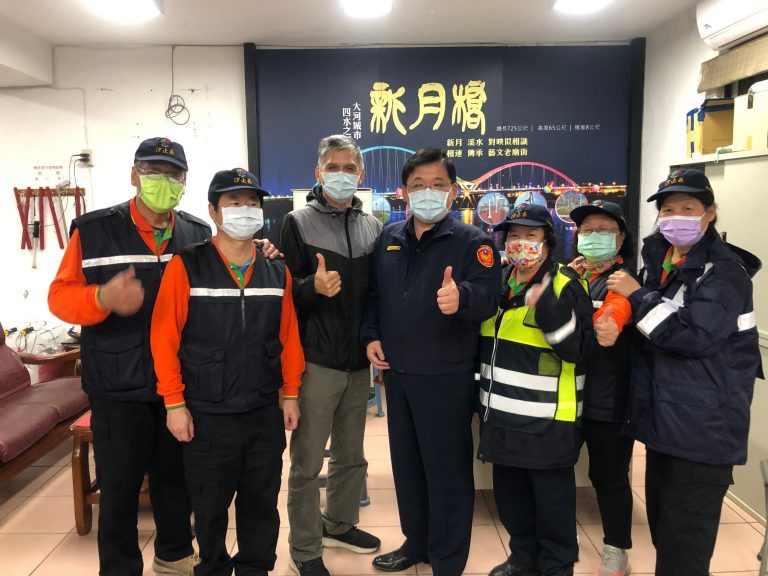 圖片說明：汐止分局結合鄉長里辦公室規劃建立起一條安全走廊。(記者趙靜姸翻攝）