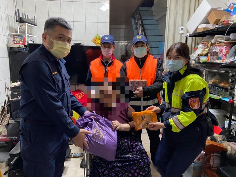 圖片說明：海山分局呼籲民眾若注意到家中附近有獨居或需要協助的弱勢家庭，可告知里長或員警，幫助更多弱勢族群。 (記者林艾錡翻攝)