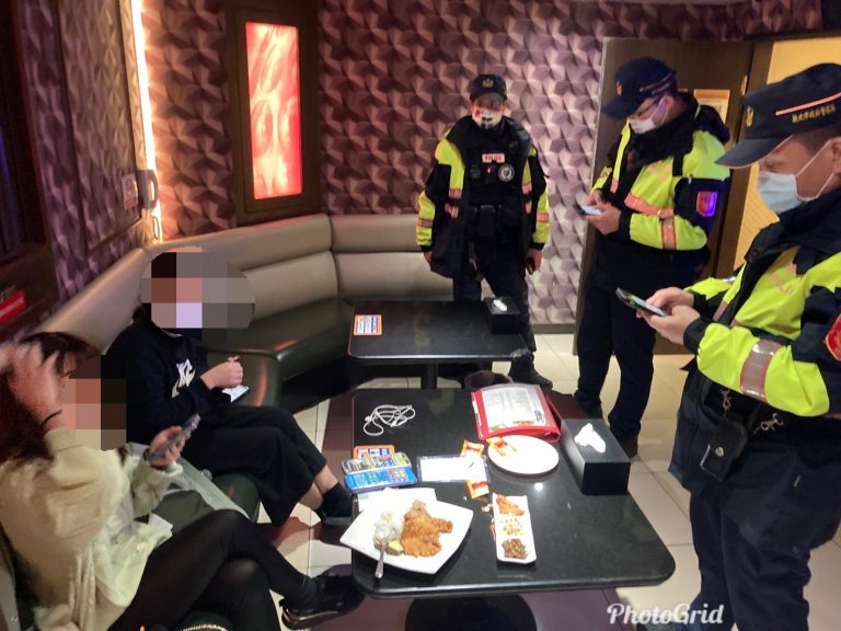 圖片說明:樹林警分局為防制街頭暴力,斷絕治安污染源,淨化社會治安,展現警察打擊犯罪決心,實施擴大臨檢。(記者宋紹誠翻攝)