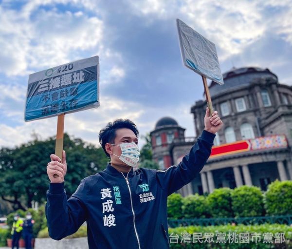 圖片說明：黃成峻呼籲蔡政府與陳時中部長，若對進口疫苗無能為力，請拉下面子儘速請「郭董」協助。(記者宋紹成翻攝)