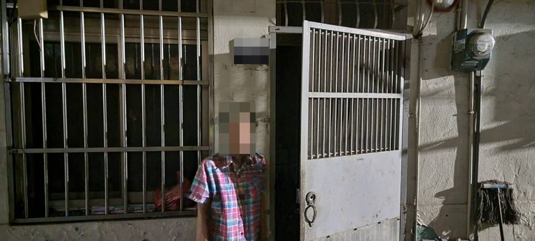 圖片說明：臺中市警察局豐原分局豐原派出所警員護送阿嬤返家。(記者謝榮浤翻攝)