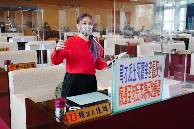 圖片說明：育才派出所建物老舊使用已經47年，廳舍老舊不堪，員警辦公空間相對不足，建議遷至原肉品市場用地重建。（記者江雁武翻攝）