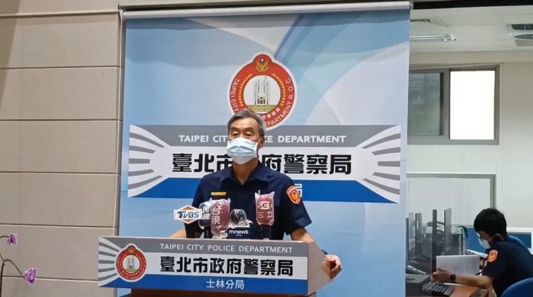 圖片說明：士林分局蔡煉勇副分局長說明畫面。(記者葉鈞宇翻攝)