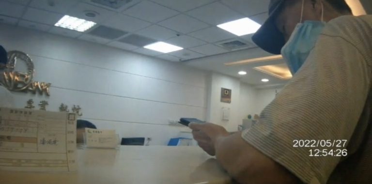 圖片說明：獨居老翁透過通訊軟體line加入投資群組，心生貪念欲匯款經警勸阻成功險遭詐騙。