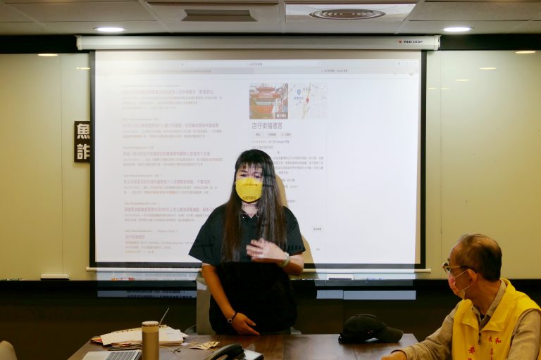 圖片說明：店仔街福德宮福德基金會前董事長曹雅婷說，廟務陷入紛擾令人心痛，對於司法、檢調終於還她清白深表感謝！(記者宋紹誠攝)