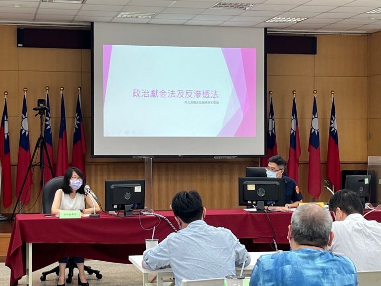 圖片說明:新北地檢主任檢察官王聖涵訪視中和分局參加選前會議。(記者徐煜勝翻攝)