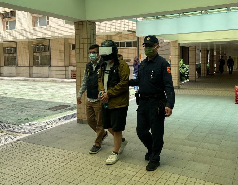 圖片說明:航警局查獲並擴大溯源緝獲10人走私23起含有「西布曲明」的毒品減肥藥案件,共計查獲70公斤,成果豐碩,有效阻斷毒品入境。(記者徐煜勝翻攝)