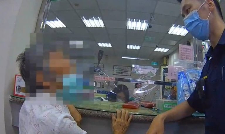 圖片說明：七旬徐姓婦人疑似遭詐騙，大雅分局潭北派出所員警偕郵局人員積極查證，幸好只是烏龍一場。(記者謝榮浤翻攝)