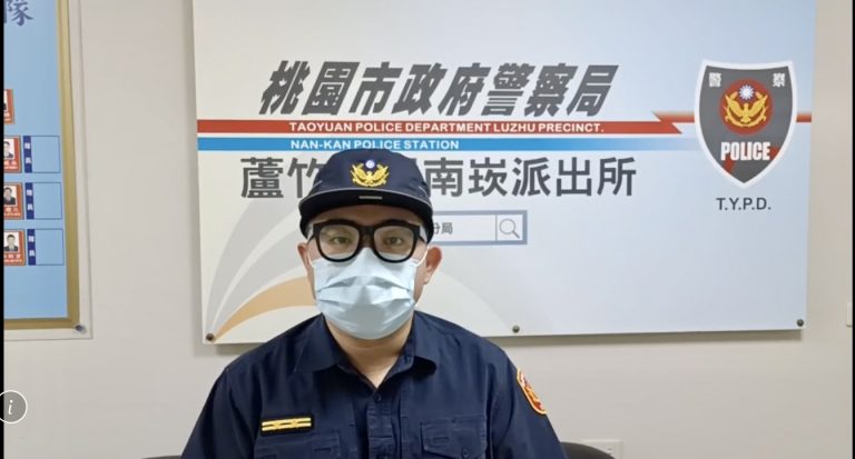 圖片說明：南崁派出所所長李嘉銘說明案情畫面。（記者宋紹誠翻攝）