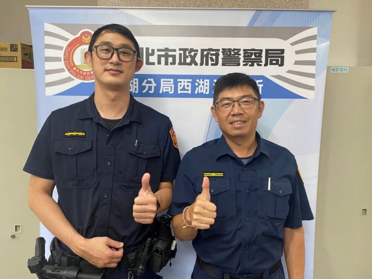 圖片說明：離死神僅1公尺，西湖派出所副所長蔡三華(右)、警員鍾賀元(左)挽救拉出鬼門關。(記者宋紹誠翻攝)