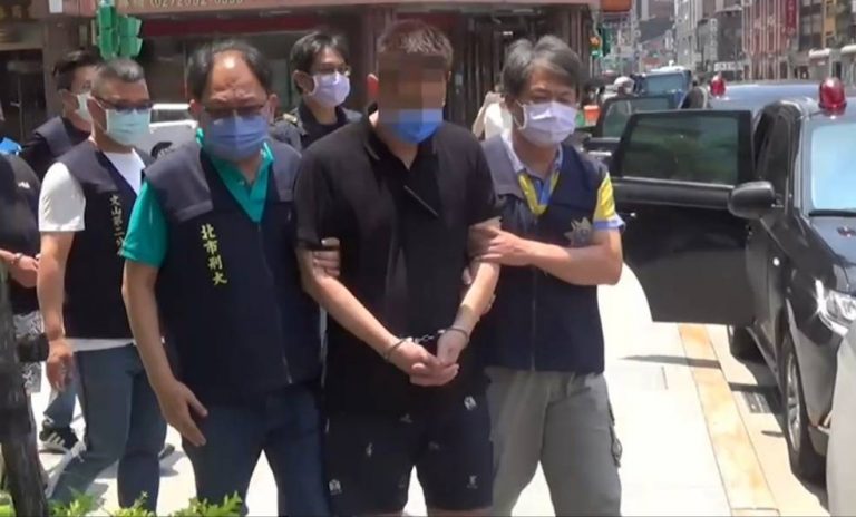 圖片說明：警方拘提太陽會陳姓成員及手下等11人到案。（記者徐煜勝翻攝）