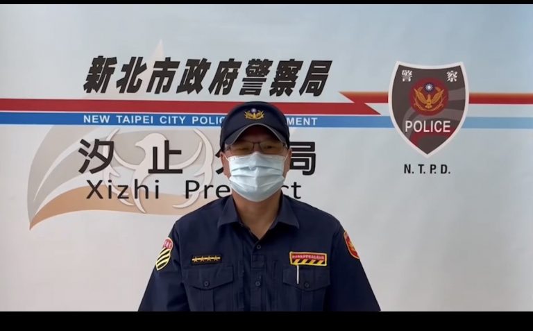 圖片說明：汐止分局交通分隊小隊長吳德宏說明案情。（記者徐煜勝翻攝）
