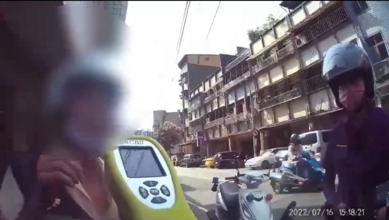 圖片說明：汐止警於兩日內取締8件酒駕案件。（記者徐煜勝翻攝）
