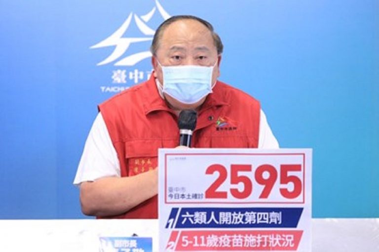 圖片說明：台中市副市長陳子敬說明台中疫情即將進入平原期概況，籲請市民仍應持續落實防疫措施。(記者謝榮浤翻攝)