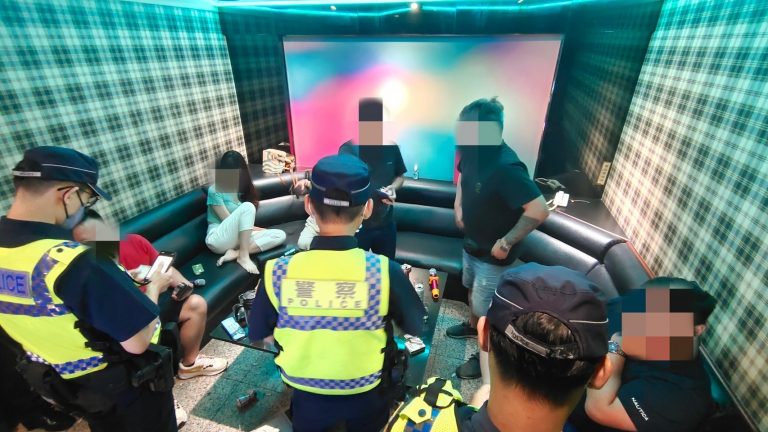 圖片說明：汐止警專案擴大臨檢。（記者徐煜勝翻攝）
