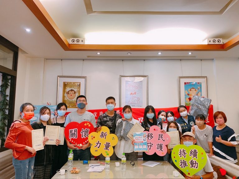 圖片說明：移民署宜蘭縣服務站與臺灣宜蘭地方檢察署共同進行反賄選宣導。（記者徐煜勝翻攝）