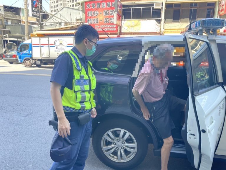 圖片說明：臺中市警友第四辦事處江敏賢主任偕同財務長林忠坤、顧問廖祿彰等人，中秋節前夕至中市警四分局關心慰問後大合照。(記者謝榮浤翻攝)