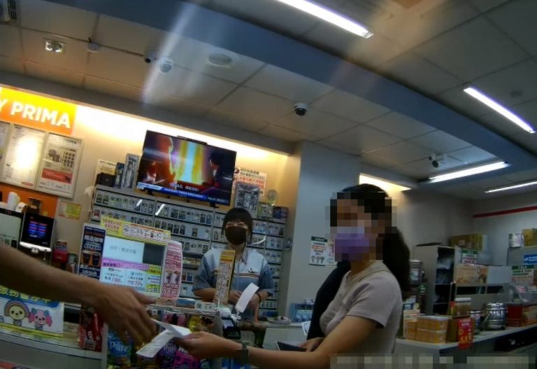 圖片說明:臺中市政府警察局第二分局永興派出所員警成功阻炸避免女子誤入「假交友真詐騙」老梗。(記者林㤈輝翻攝)