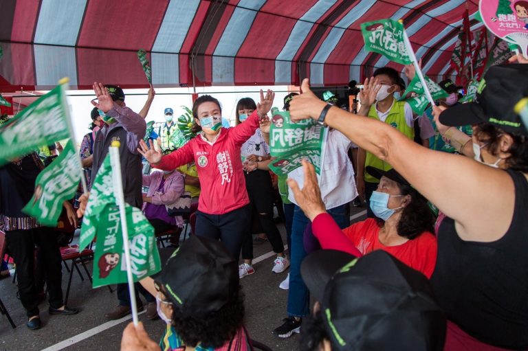 圖片說明：謝舒凡雖為新人參選卻已在大北門服務十多年，獲得許多在地鄉親支持。（圖/謝舒凡提供）