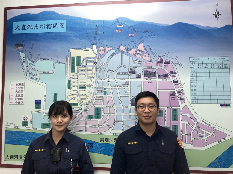 圖片說明：臺北市中山分局大直派出所警員謝亦亭、蘇俊宇。(記者宋紹誠翻攝)