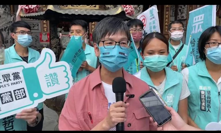 圖片說明 : 民眾黨前立委蔡璧如南下嘉義市為黨籍議員及里長提名候選人造勢誓插旗成功。(記者劉治強攝)