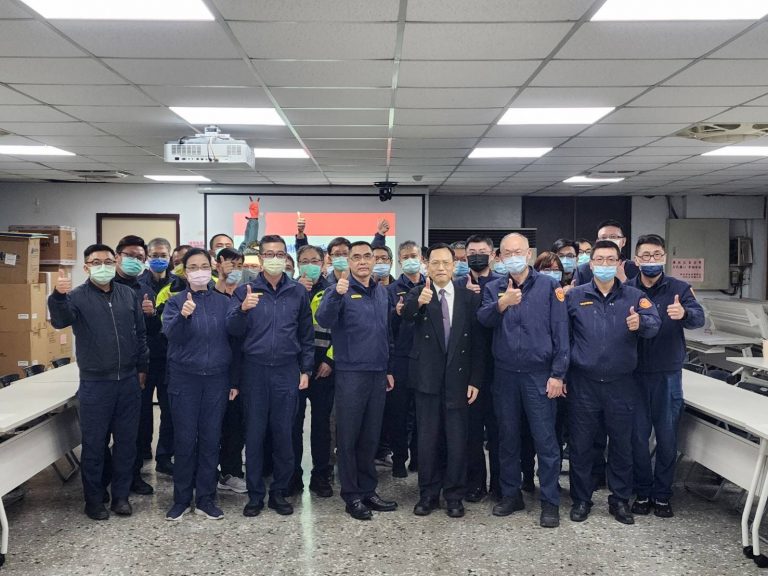 永和警請臺灣警察專科學校張文菘教授為員警上課。（記者徐煜勝翻攝）