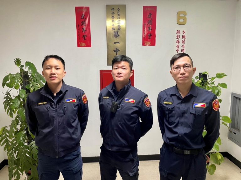 臺北市保安警察大隊第一中隊警員李晉宇、張瑋淳、張新育等3人(由左至右)。(記者宋紹誠翻攝)