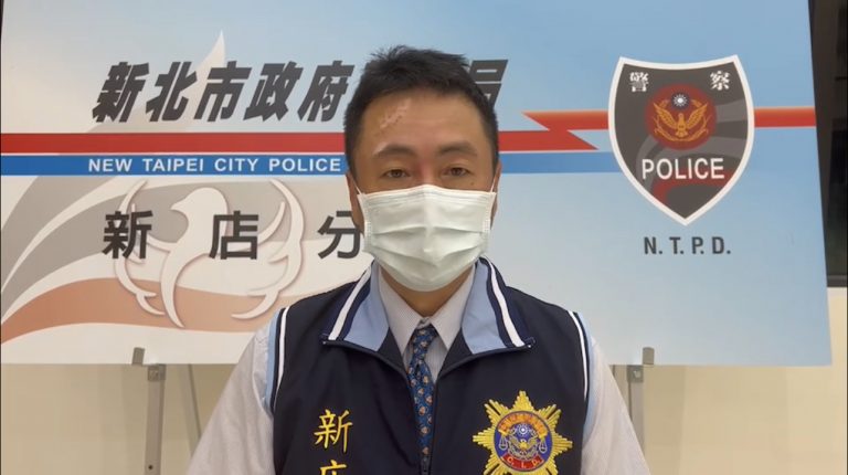 新店警偵查隊長蔡調坤說明案情。（記者徐煜勝翻攝）