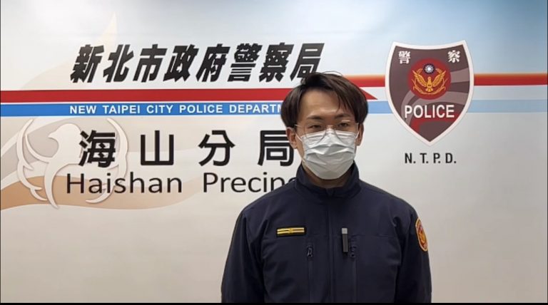 海山分局埔墘所副所長楊鈞凱說明案情。（記者戴昱弘翻攝）