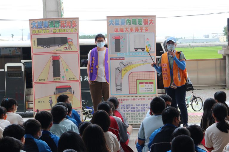 為展現捍衛行人路權提升行人通行道路安全性，中市警即日起加強行人路權執法工作，此為日前交通安全宣導現況。 (圖/記者林㤈輝翻攝)