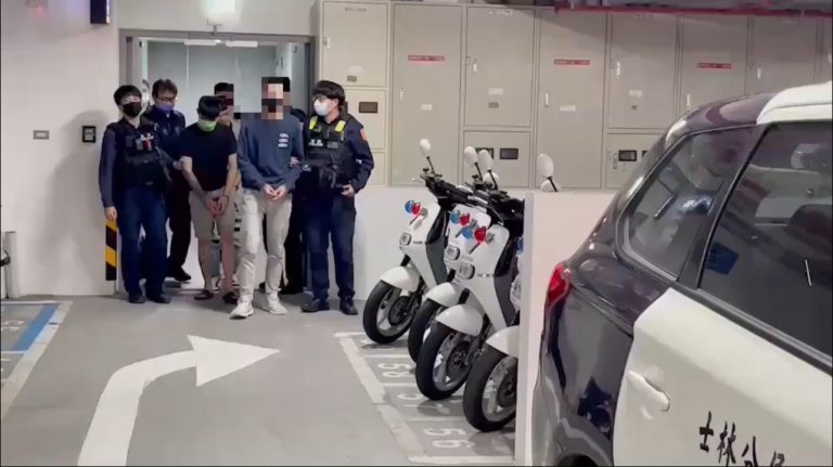 社子派出所日前接獲110通報打架情事，警方隨即啟動快打警力馳赴現場。(記者林艷林翻攝)