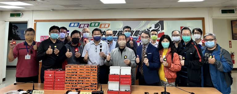 中市警二分局長陳家銘邀請新婦神學院馮隆曦院長及大使命浸信會吳永昆牧師等教友共同宣導高齡者交通安全，呼籲各界重視並擴大長輩們交安宣導效益。(圖/記者謝榮浤翻攝)
