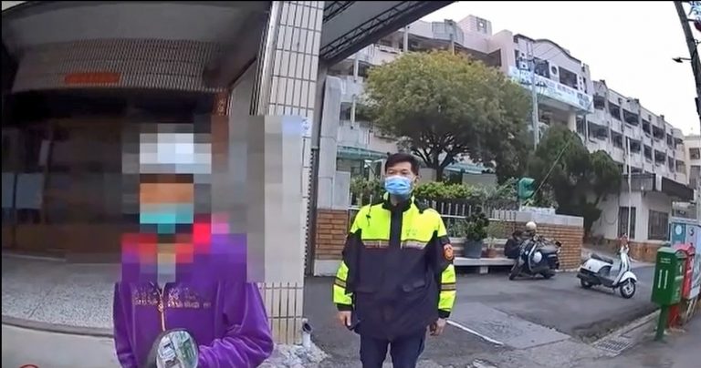 臺中市政府警察局第四分局春社派出所日前助迷途老嫗返家，深獲民眾好評。(圖/記者謝榮浤翻攝)