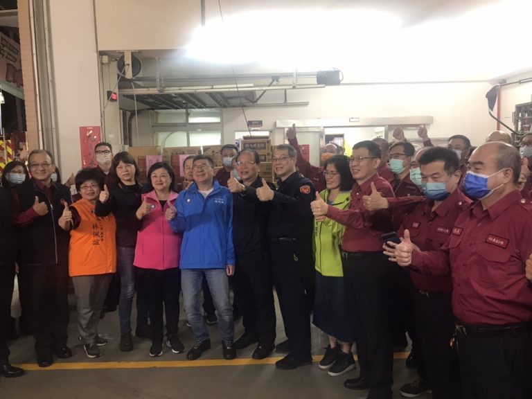 副議長率市府團隊前往永和分局慰問。(記者徐煜勝翻攝)
