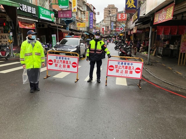 三峽警春節期間實施道路管制。（記者徐煜勝翻攝）