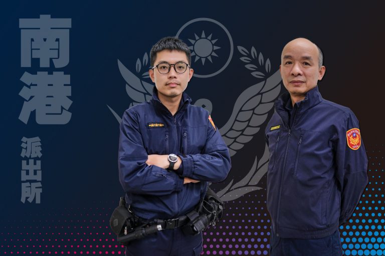 南港派出所副所長洪福順、警員洪振偉接獲通報有婦人疑似遭詐騙，迅速到場協助處理。(記者林艷林翻攝)