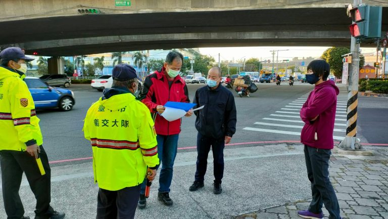 中市警四分局與相關業者至國道1號南屯交流道、望高寮夜景公園及白陽山進行實地勘察雙向溝通，通盤掌握交通狀況，超前布署規劃280名警力，貼近市民之期待免除塞車之苦。(圖/記者謝榮浤翻攝)