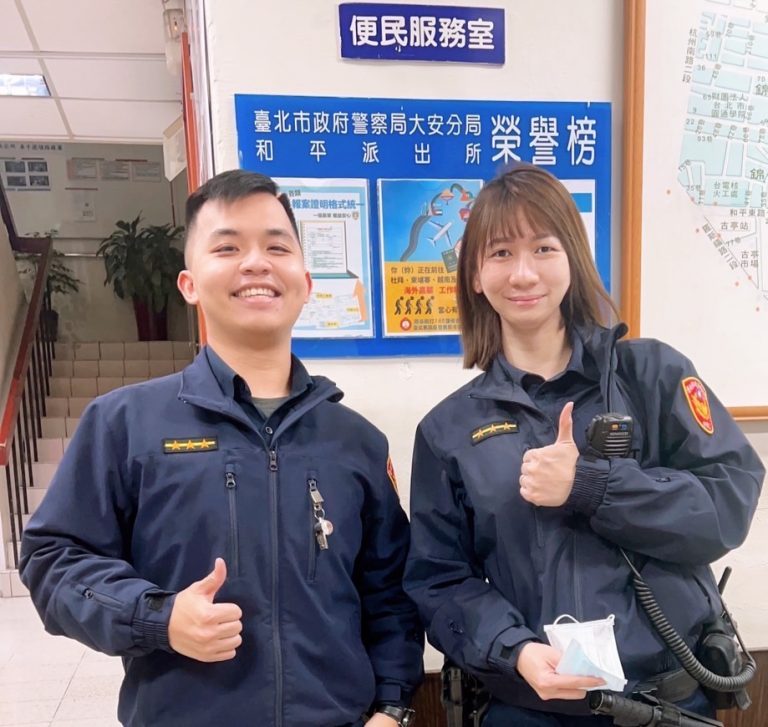 和平東路派出所警員楊享蒴、潘育志成功阻詐。（記者林金聖翻攝）