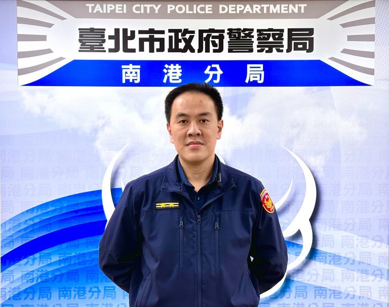 (上)同德派出所所長陳易典說明畫面。(記者林艷林翻攝)
