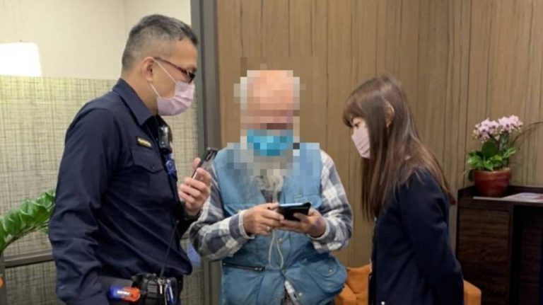 中市警四分局日前成功阻詐守住老翁1萬元。(圖/記者謝榮浤翻攝)