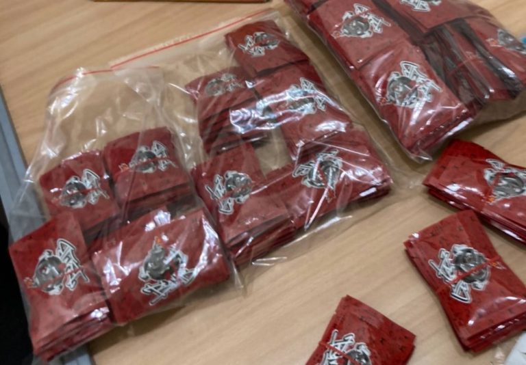 中市警三分局日前及時攔截防止毒害，4小時破獲毒咖啡包分裝廠。(圖/記者謝榮浤翻攝)