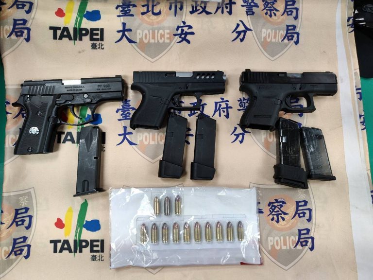 查獲3把改造手槍子彈13發。（記者林金聖翻攝）